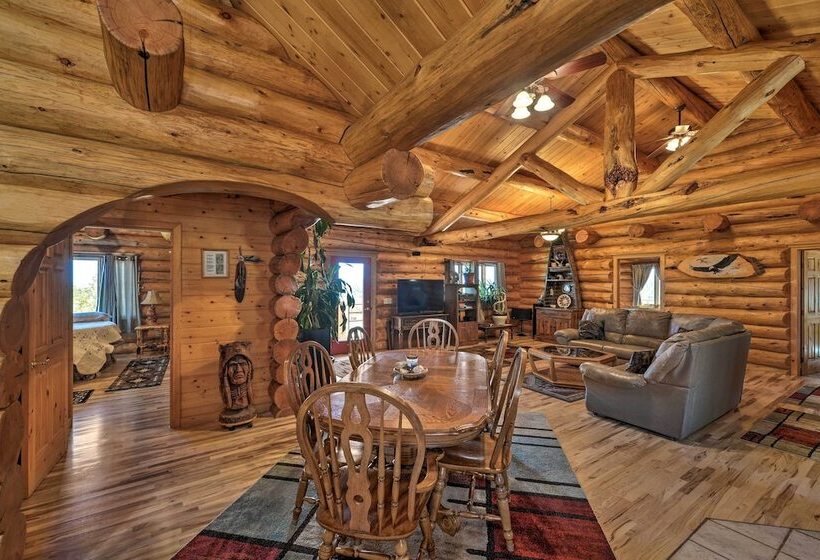 Exquisite Log Home With Lander Valley Views!