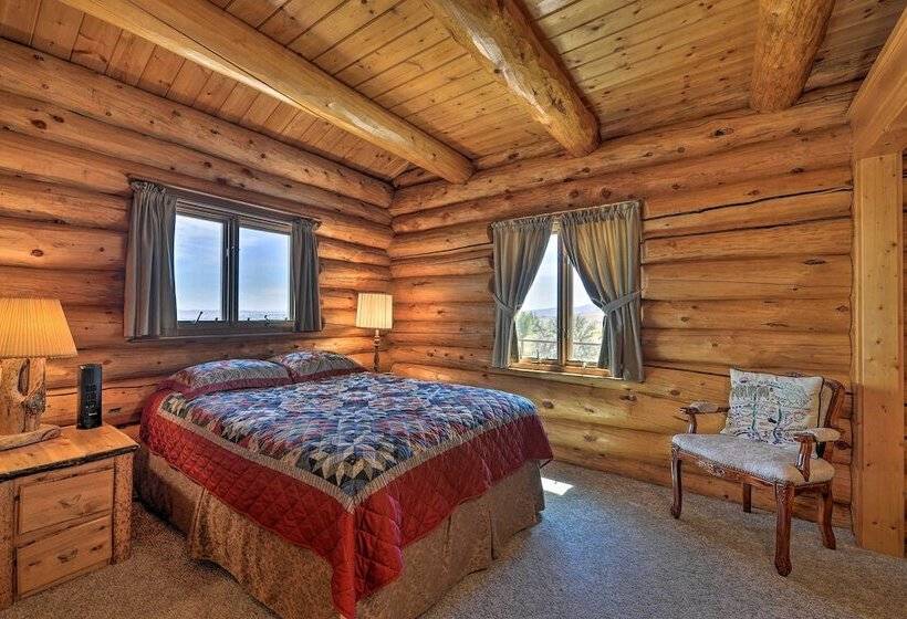 Exquisite Log Home With Lander Valley Views!
