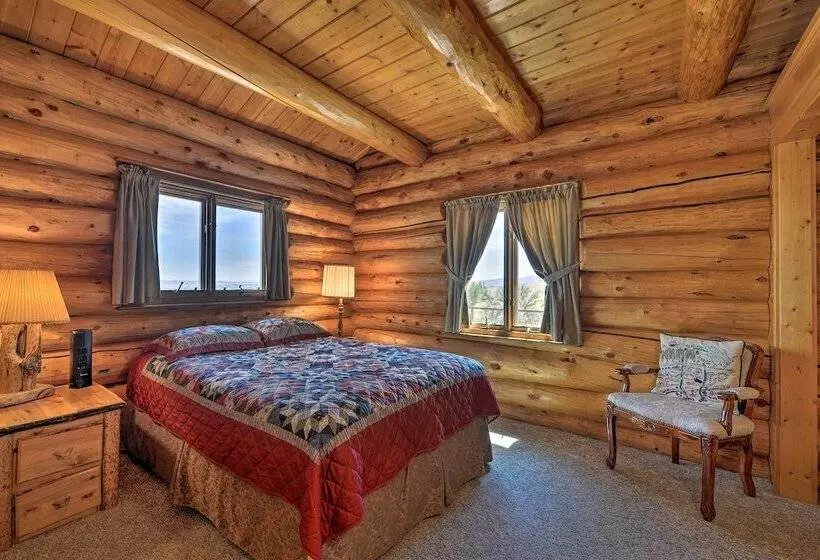 Exquisite Log Home With Lander Valley Views!