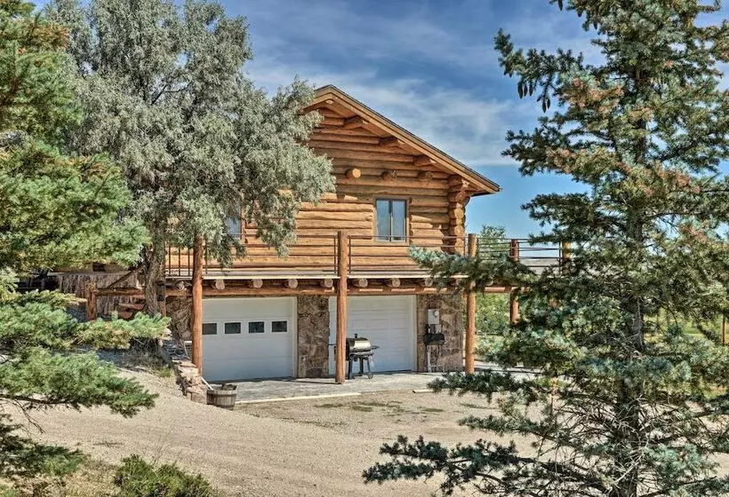 Exquisite Log Home With Lander Valley Views!