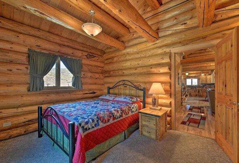 Exquisite Log Home With Lander Valley Views!