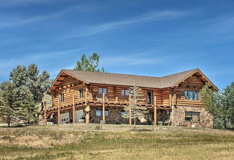 Exquisite Log Home With Lander Valley Views!