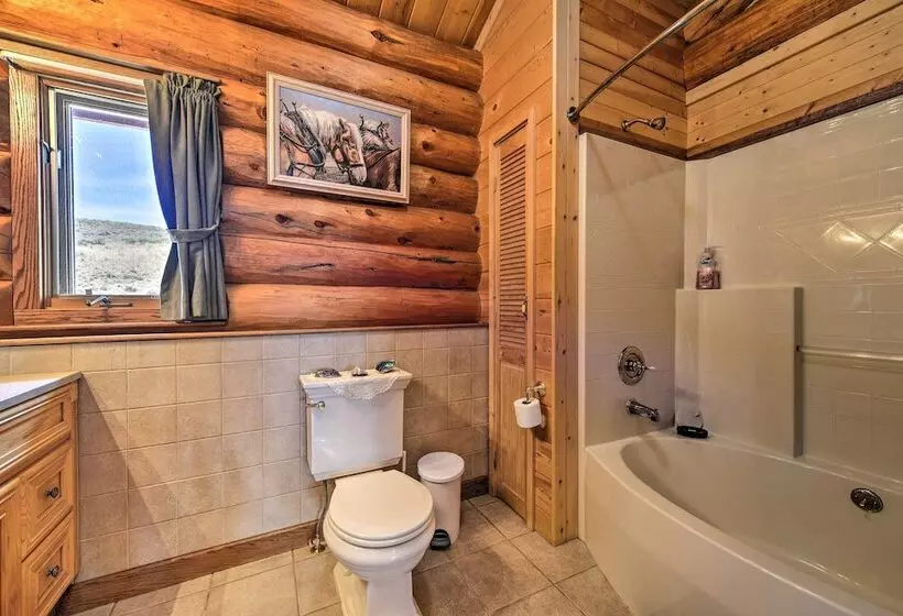 Exquisite Log Home With Lander Valley Views!