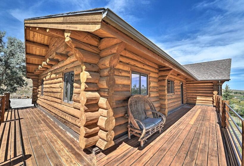 Exquisite Log Home With Lander Valley Views!