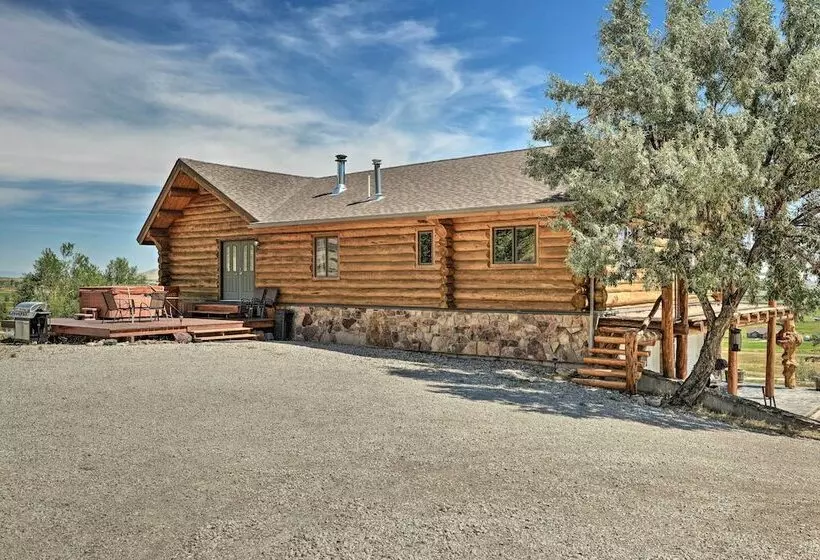 Exquisite Log Home With Lander Valley Views!
