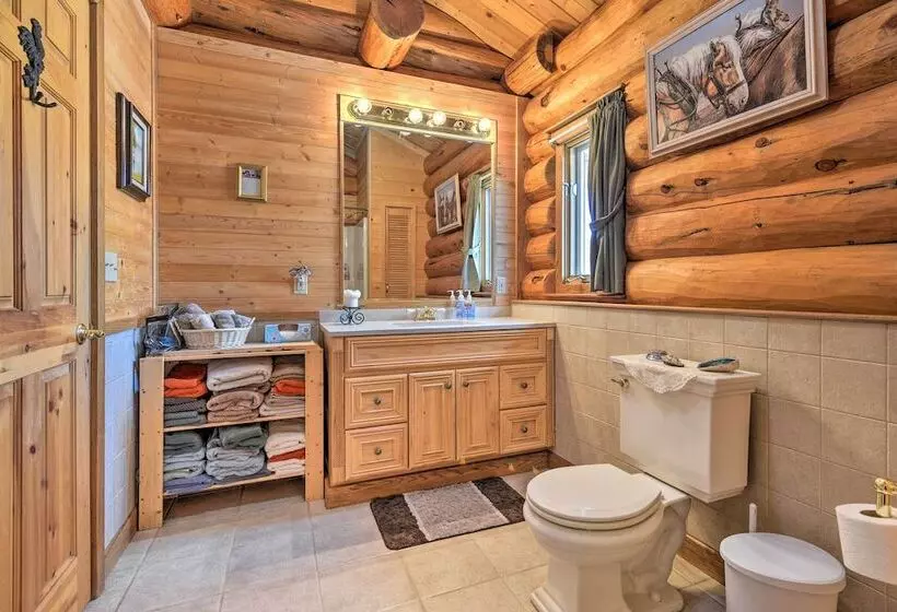 Exquisite Log Home With Lander Valley Views!