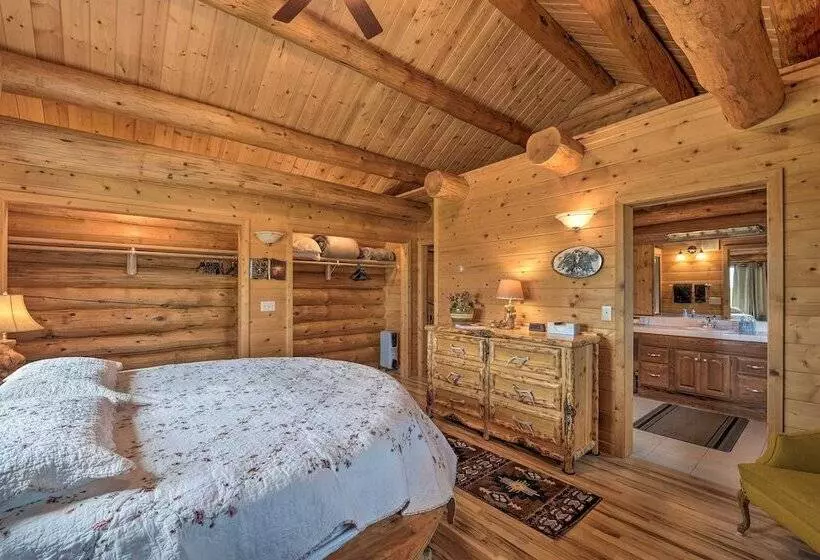 Exquisite Log Home With Lander Valley Views!