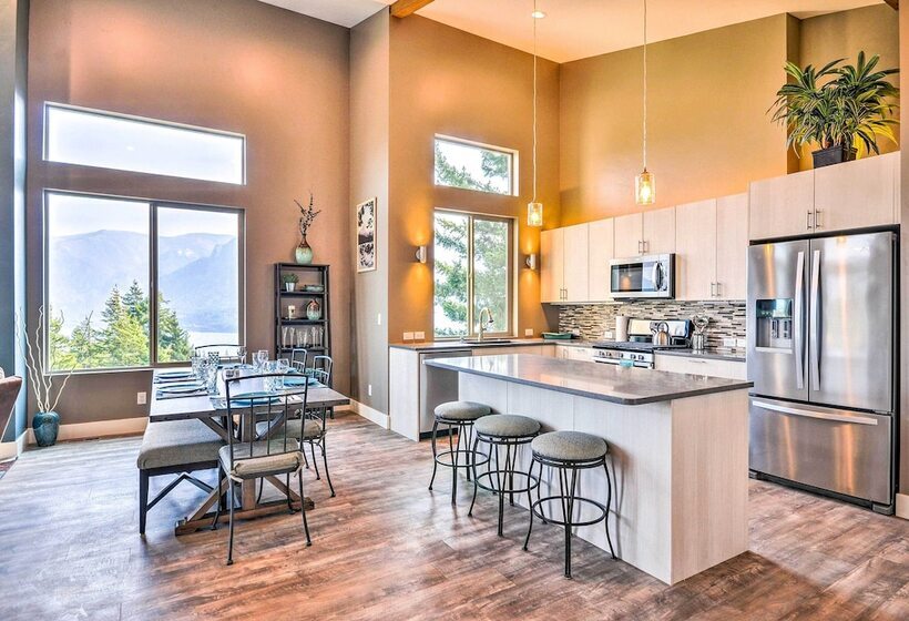 Gorge Retreat    Modern Carson Home W/ Mtn Views!