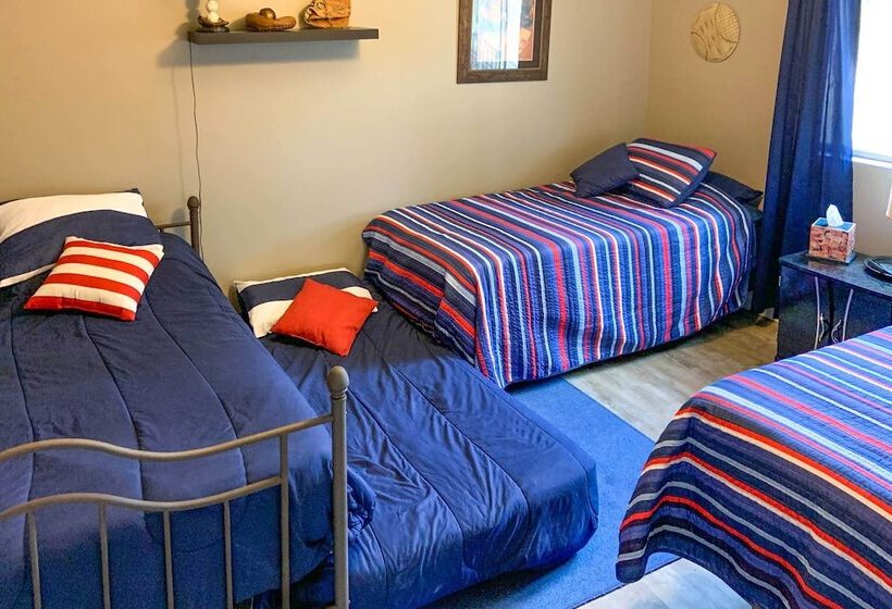 Gorge Retreat    Modern Carson Home W/ Mtn Views!