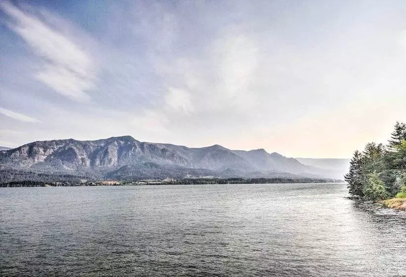 Gorge Retreat    Modern Carson Home W/ Mtn Views!