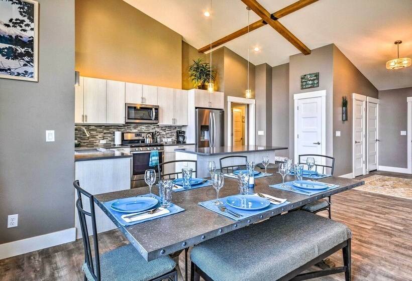 Gorge Retreat    Modern Carson Home W/ Mtn Views!