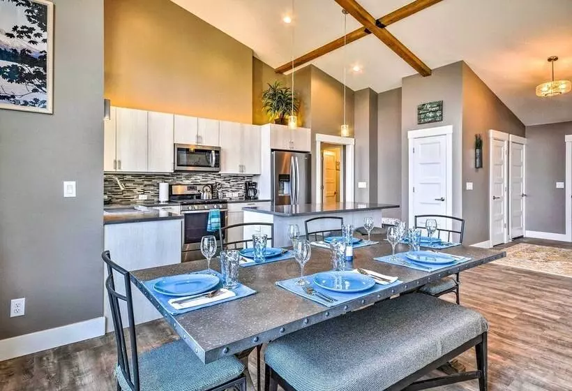 Gorge Retreat    Modern Carson Home W/ Mtn Views!