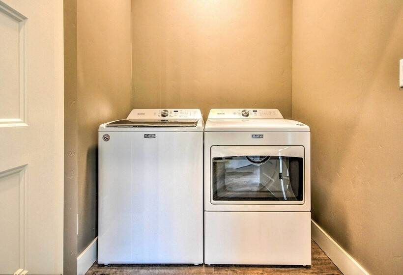 Gorge Retreat    Modern Carson Home W/ Mtn Views!