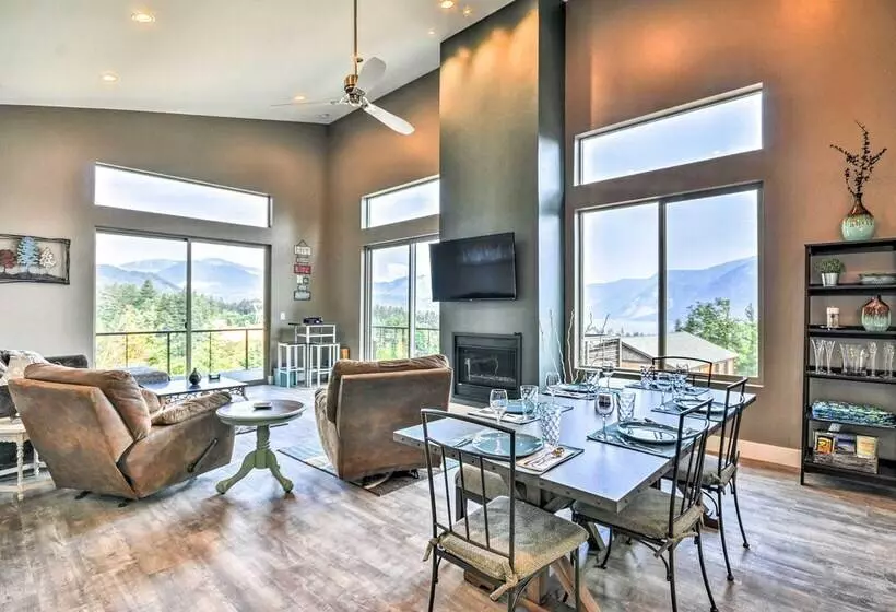 Gorge Retreat    Modern Carson Home W/ Mtn Views!