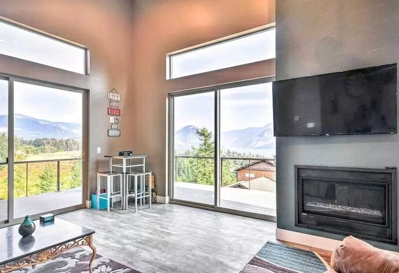 Gorge Retreat    Modern Carson Home W/ Mtn Views!