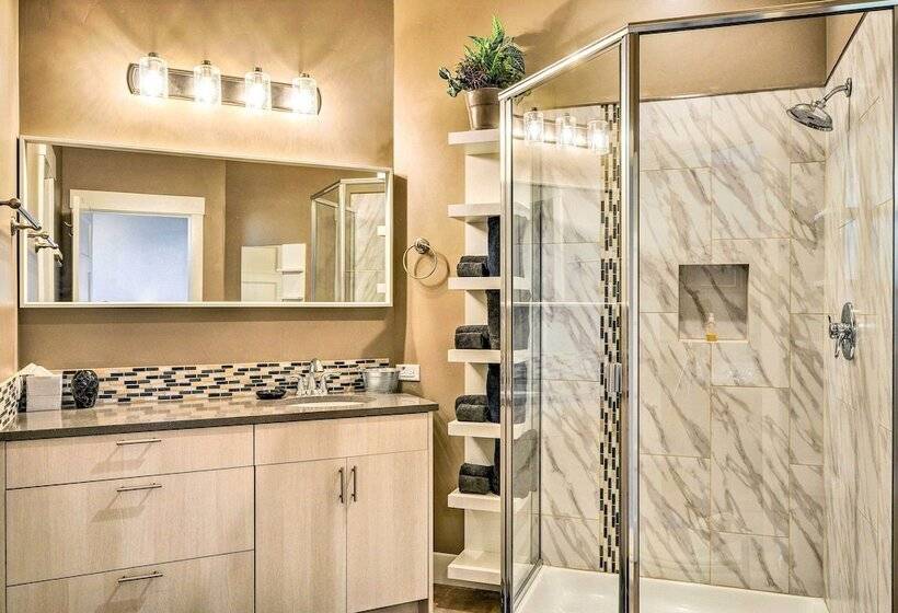 Gorge Retreat    Modern Carson Home W/ Mtn Views!