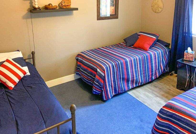 Gorge Retreat    Modern Carson Home W/ Mtn Views!