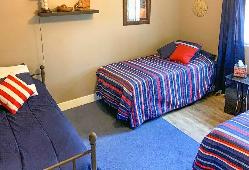 Gorge Retreat    Modern Carson Home W/ Mtn Views!