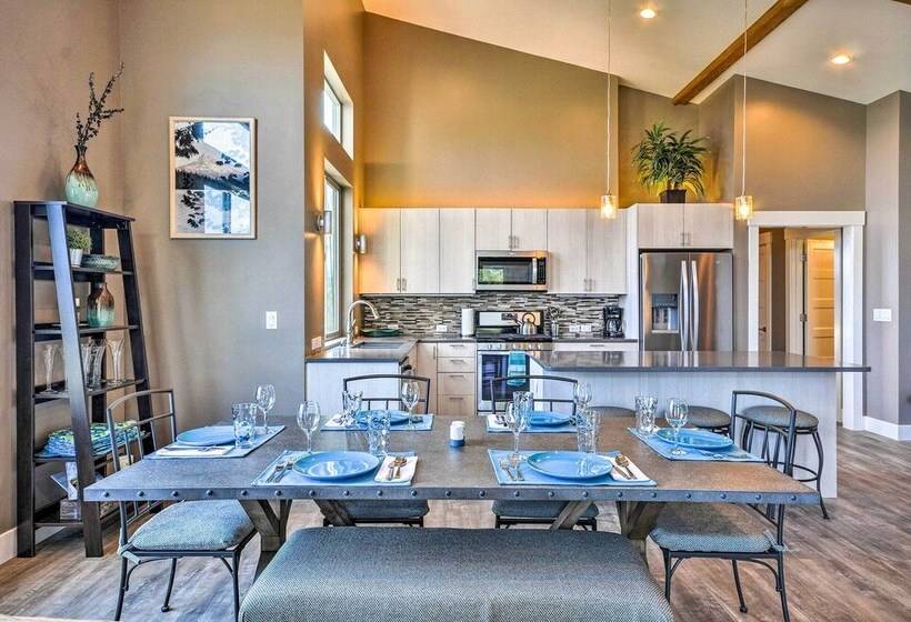 Gorge Retreat    Modern Carson Home W/ Mtn Views!