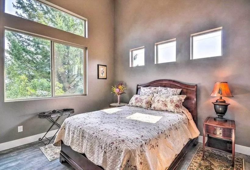 Gorge Retreat    Modern Carson Home W/ Mtn Views!