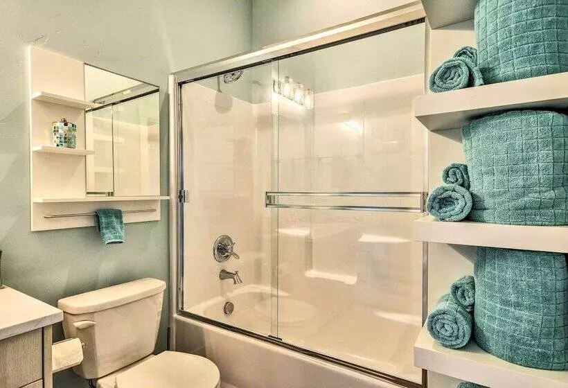 Gorge Retreat    Modern Carson Home W/ Mtn Views!