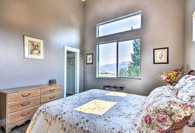 Gorge Retreat    Modern Carson Home W/ Mtn Views!