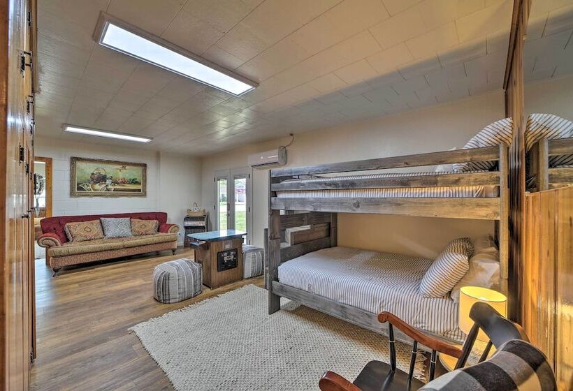 Walk To Lake: Historic Disney Home