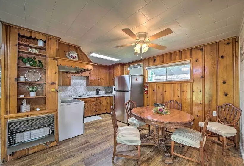 Walk To Lake: Historic Disney Home