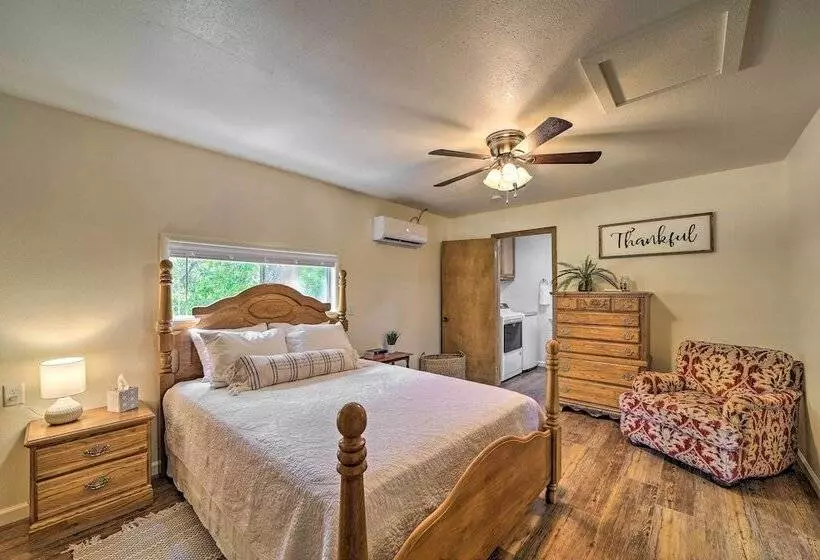 Walk To Lake: Historic Disney Home