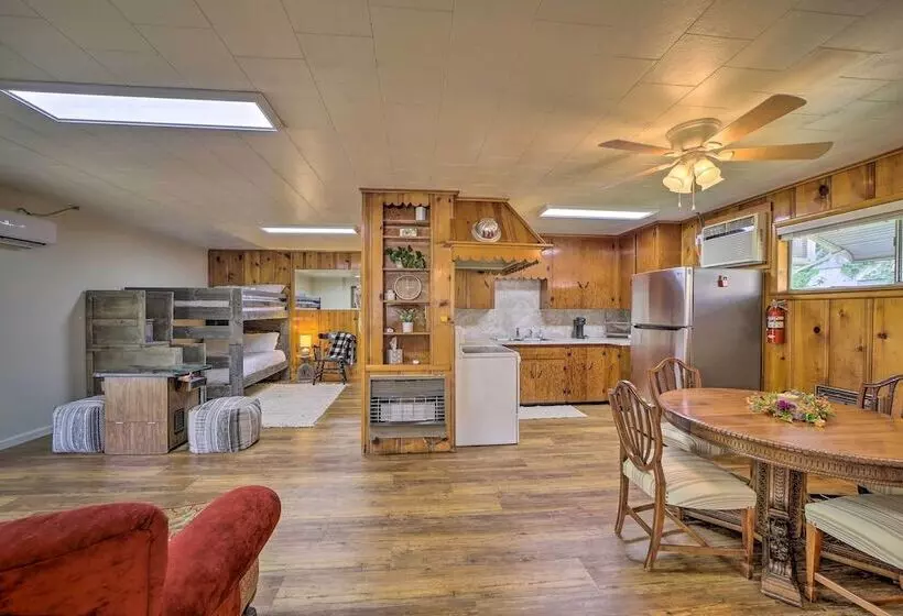 Walk To Lake: Historic Disney Home