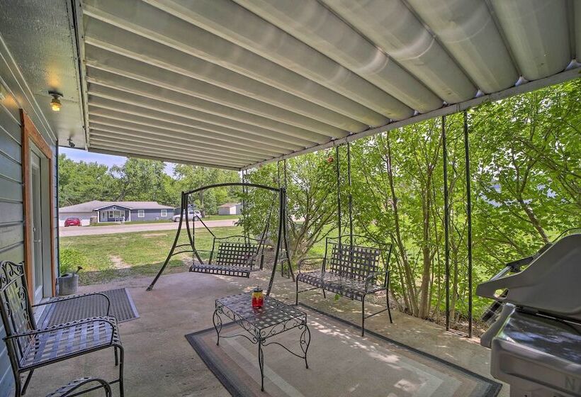 Walk To Lake: Historic Disney Home