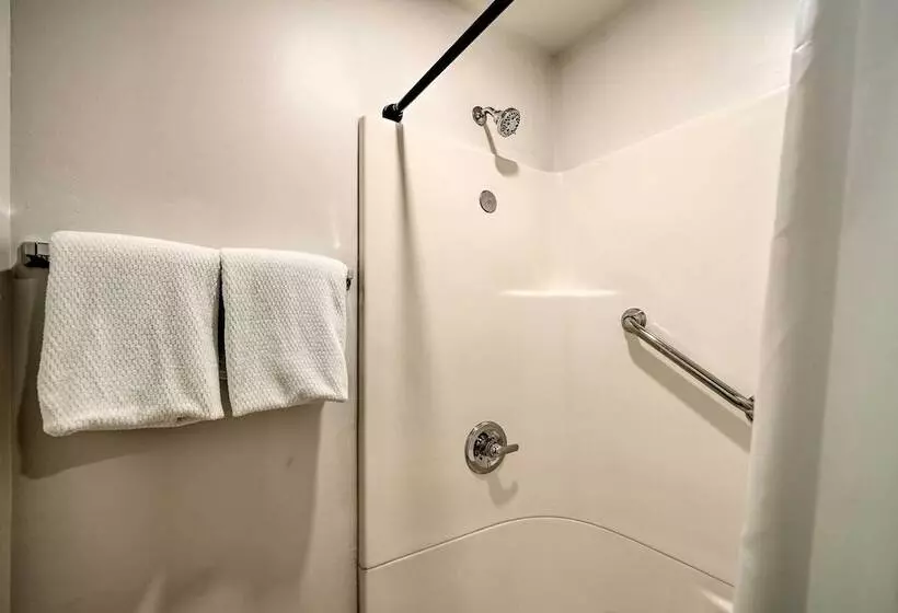 Walk To Lake: Historic Disney Home