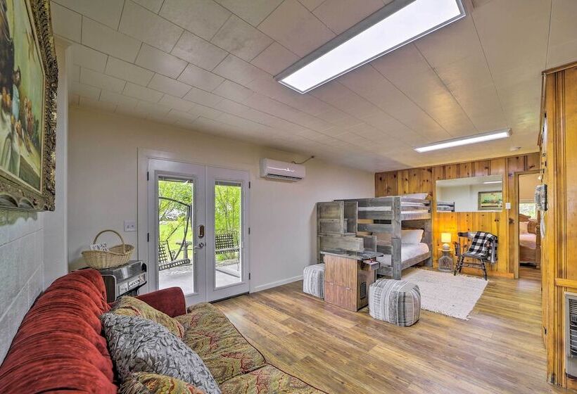 Walk To Lake: Historic Disney Home