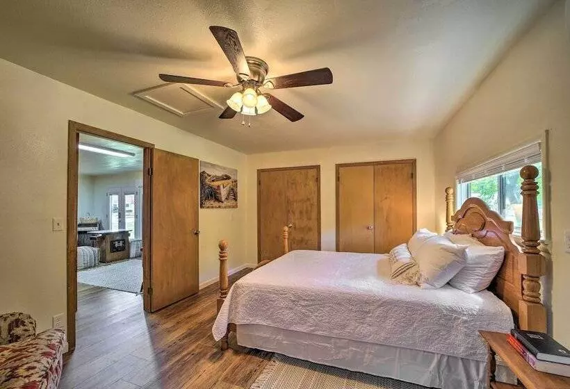 Walk To Lake: Historic Disney Home