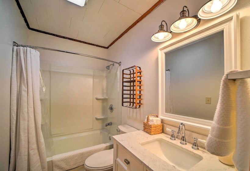 Walk To Lake: Historic Disney Home