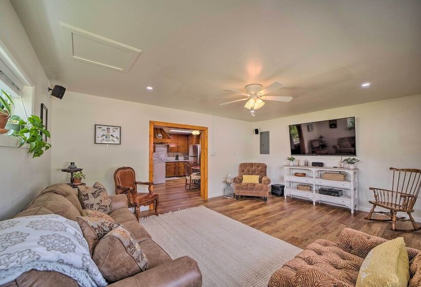 Walk To Lake: Historic Disney Home