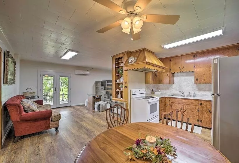 Walk To Lake: Historic Disney Home