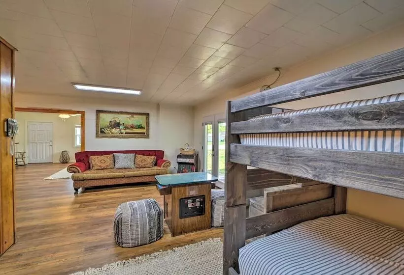 Walk To Lake: Historic Disney Home