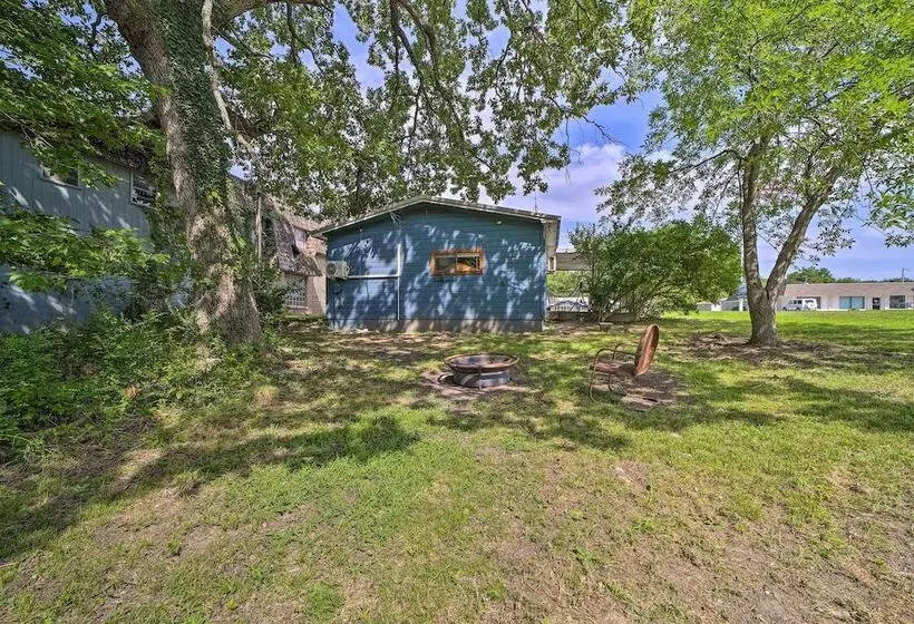 Walk To Lake: Historic Disney Home