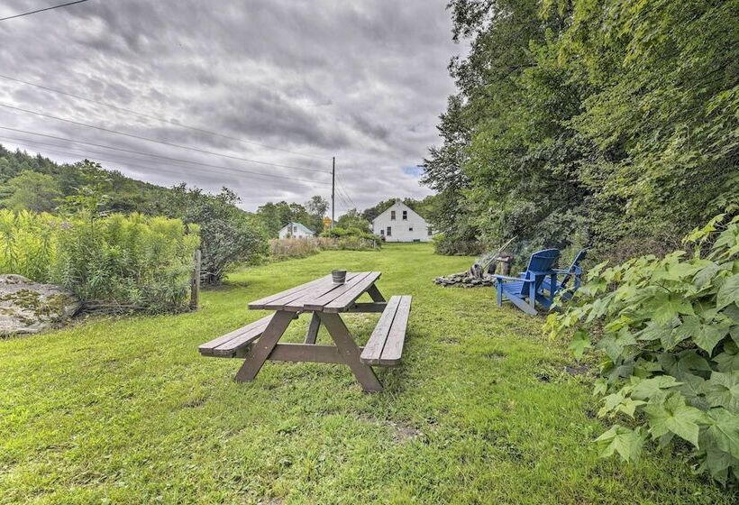 Historic Vermont Ski House W/ Mountain Views!