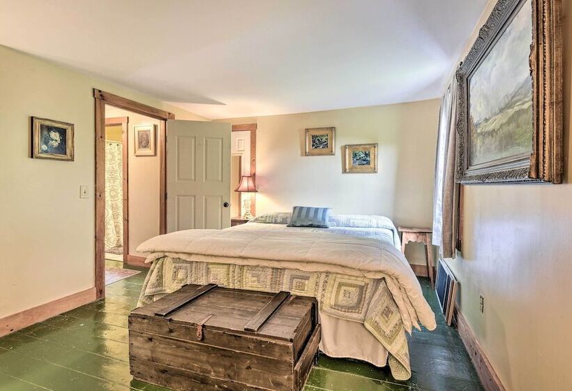 Historic Vermont Ski House W/ Mountain Views!