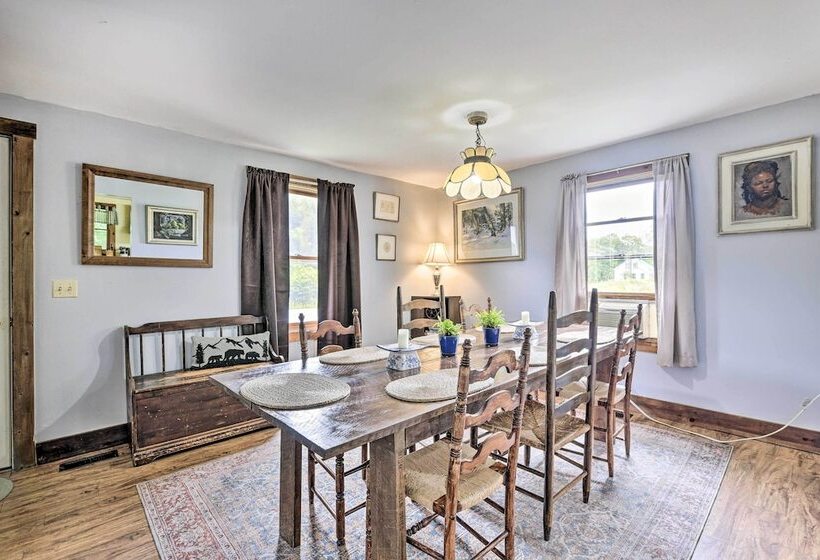 Historic Vermont Ski House W/ Mountain Views!