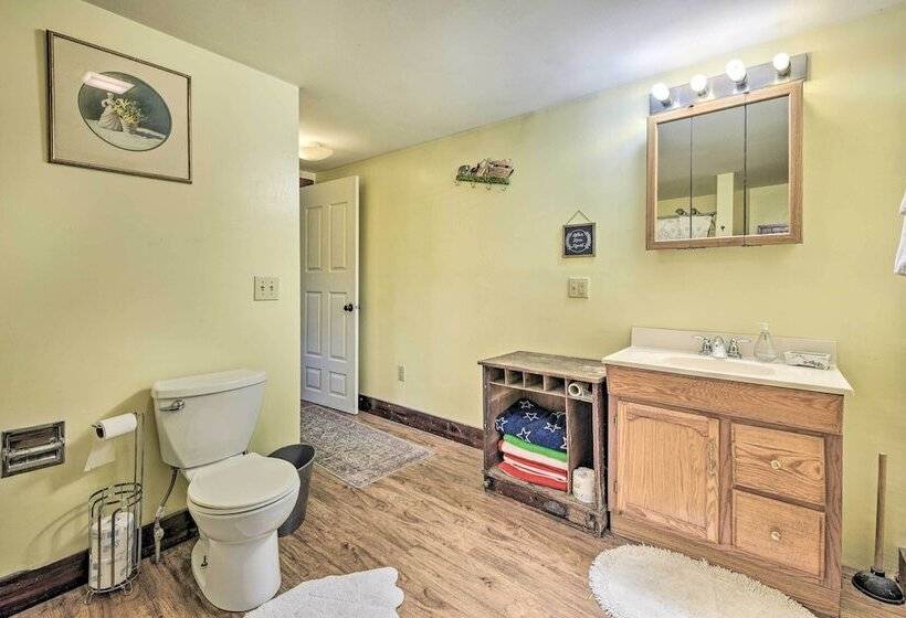 Historic Vermont Ski House W/ Mountain Views!