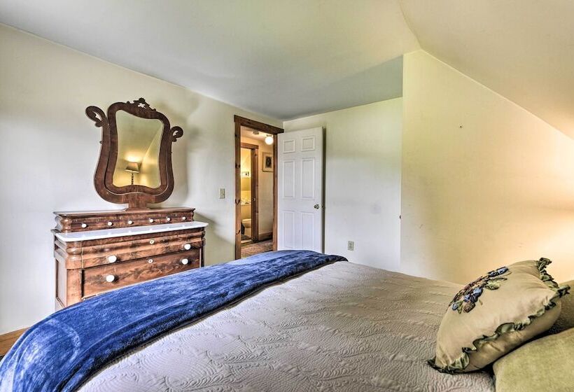 Historic Vermont Ski House W/ Mountain Views!