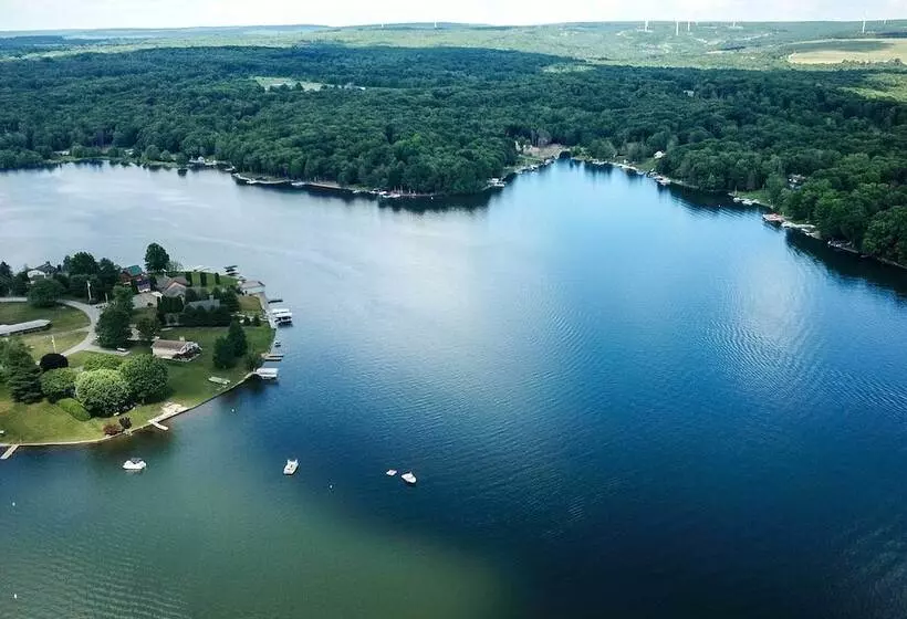 Indian Lake Retreat W/ Wet Bar & Covered Deck