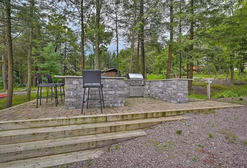 Indian Lake Retreat W/ Wet Bar & Covered Deck