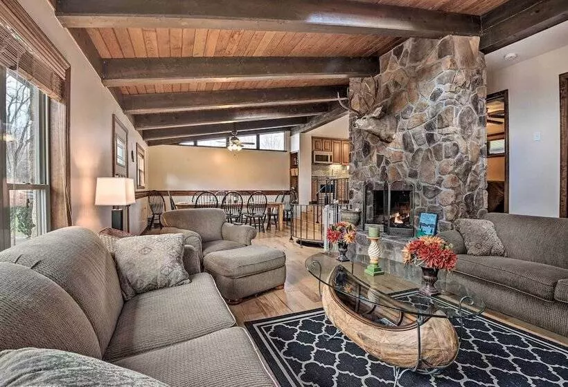 Indian Lake Retreat W/ Wet Bar & Covered Deck