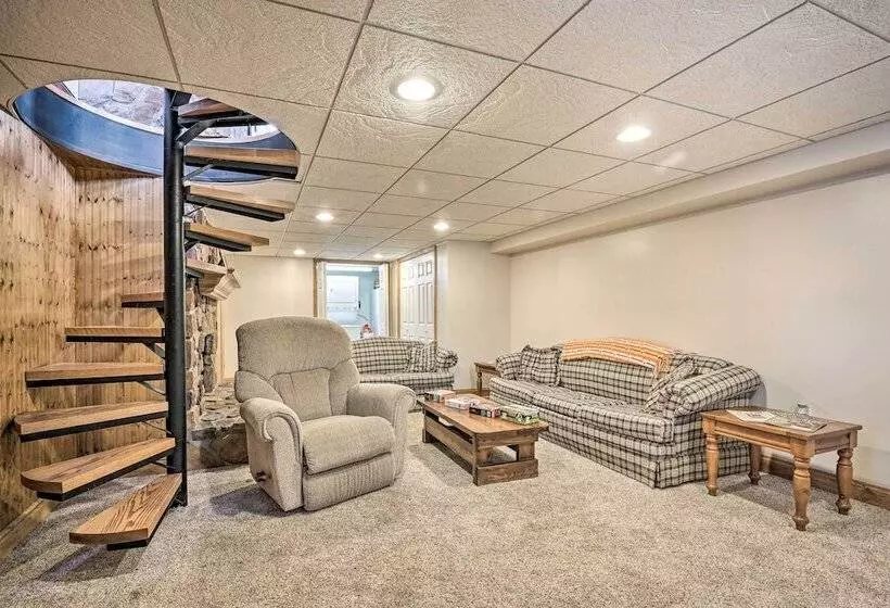 Indian Lake Retreat W/ Wet Bar & Covered Deck