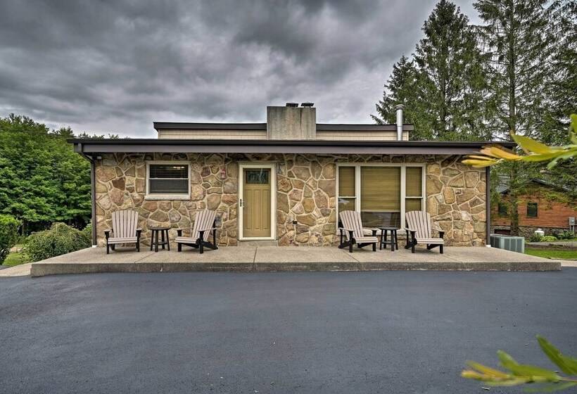 Indian Lake Retreat W/ Wet Bar & Covered Deck