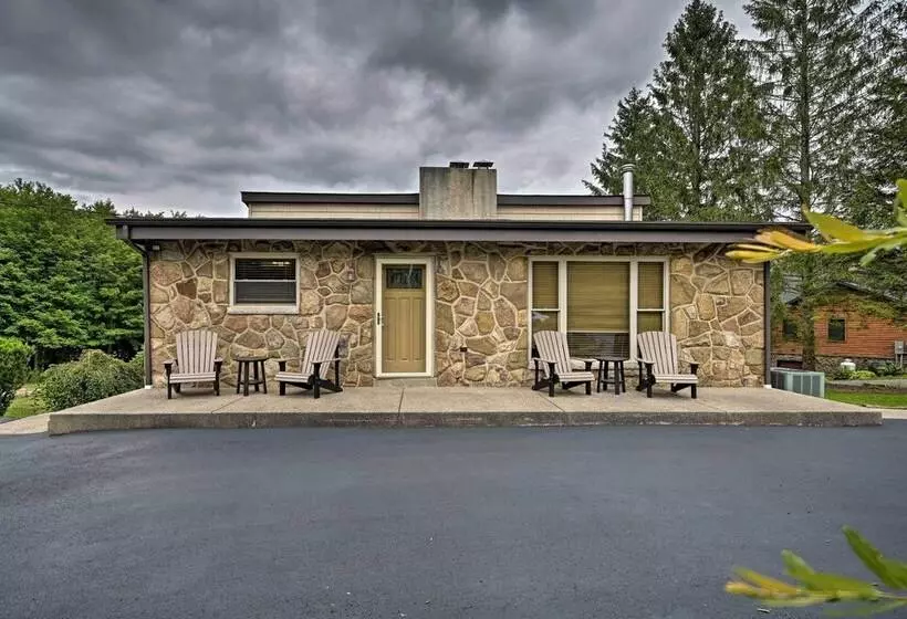 Indian Lake Retreat W/ Wet Bar & Covered Deck